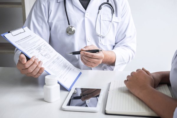 doctor-discussing-blood-test-results-diabetes