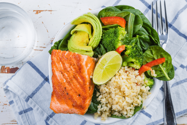 Healthy meal with salmon, brown rice, and vegetables to support prediabetes management